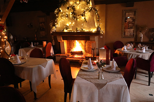 Enjoying a meal by the fireplace of the hotel restaurant Le Bourguignon is a particularly warm and comforting experience.

As soon as you sit comfortably in your chair by the fireplace, you are enveloped in a warm and soothing atmosphere. The crackling of the fire and the gentle warmth of the flame instantly transport you into a cosy and comfortable atmosphere.
The subdued lighting, combined with the dancing flames of the fireplace, creates a romantic and friendly atmosphere, ideal for a romantic dinner or for sharing a pleasant moment with friends or family.
The decoration of the room, with its exposed stone walls and wooden beams, further enhances this rustic and warm atmosphere, recalling the history and tradition of the region.
The attentive and courteous service of the staff of the hotel restaurant Le Bourguignon adds to the welcoming and comforting atmosphere of the fireplace, allowing you to enjoy your meal without any interruption.
Finally, the cuisine of the hotel restaurant Le Bourguignon is delicious, made from fresh and local products. The warm atmosphere of the fireplace enhances the quality of the dishes served, offering a unique culinary experience and atmosphere.
All in all, a meal by the fireplace of the hotel restaurant Le Bourguignon is a moment of pure pleasure, a gustatory and sensory experience not to be missed if you wish to discover the charm of Burgundy.