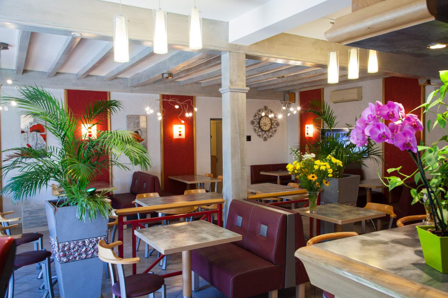 Ambiance conviviale dans le Bar de l'Hôtel-Restaurant Le Bourguignon21310 Bèze Cote d'or Bourgogne